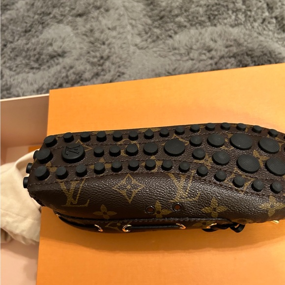 BRAND NEW! LOUIS VUITTON MONOGRAM LOAFERS SIZE M38! NEVER WORN! - Picture 4 of 8